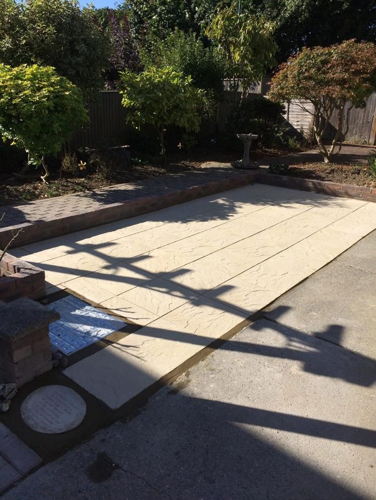Paved patio area in a rear garden in Kent